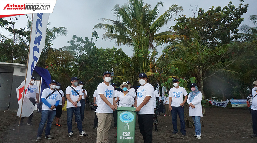Berita, suzuki-clean-up-the-world: Suzuki Gelar Kegiatan Bersih-bersih Pantai Pangandaran