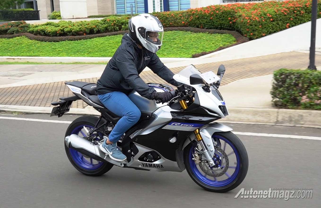 Review, Posisi-riding-Yamaha-R15-motor-sport-fairing-motorpsort: Yamaha R15M 2022, Buat Harian Gak Enak?