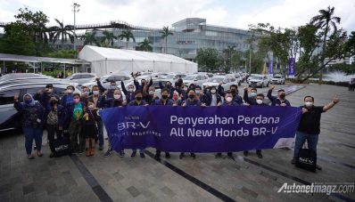 Honda BR-V 2022 Sudah Sampai ke Tangan Konsumen Pertamanya! Honda BR-V 2022 Sudah Sampai ke Tangan Konsumen Pertamanya!