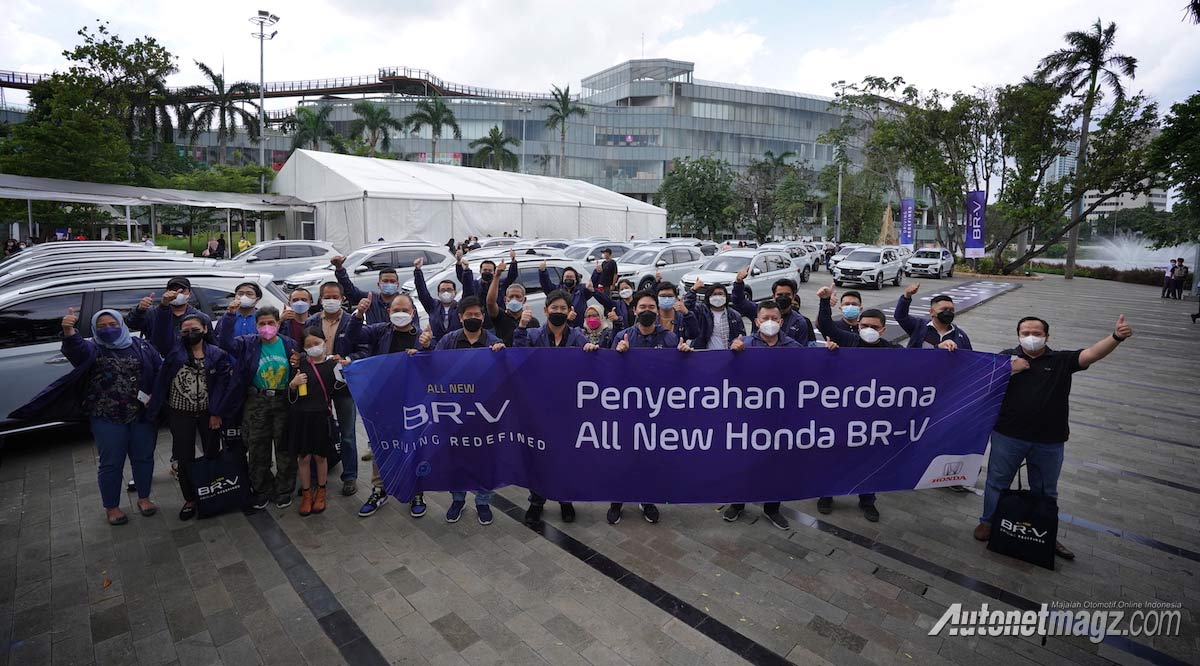 Berita, senayan-park-honda-brv: Honda BR-V 2022 Sudah Sampai ke Tangan Konsumen Pertamanya!