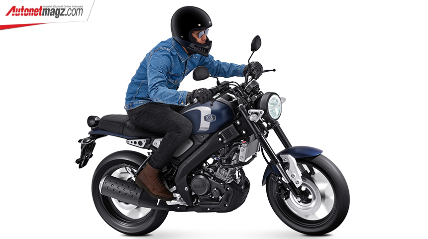 Berita, yamaha-xsr-155-matte-dark-blue-authentic-2022-riding: Yamaha XSR 155 Awali 2022 Dengan Warna Baru