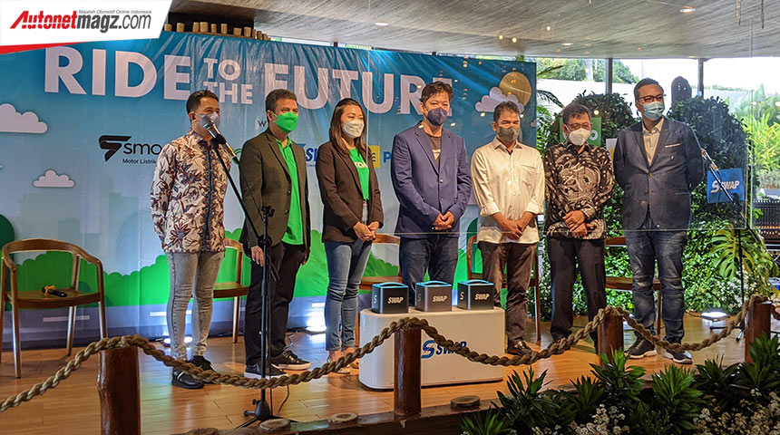Berita, smoot-swap-grab-pln-ride-to-the-future-2022-indonesia: Sinergi Smoot, SWAP, Grab, dan PLN Wujudkan Ekosistem Motor Listrik