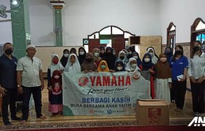Yamaha Jatim Berbagi Kebahagiaan Dengan Ribuan Anak Yatim di 3 Kota Yamaha Jatim Berbagi Kebahagiaan Dengan Ribuan Anak Yatim di 3 Kota