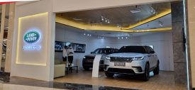 land-rover-pop-up-display-2022-pondok-indah-mall-3-merchandise