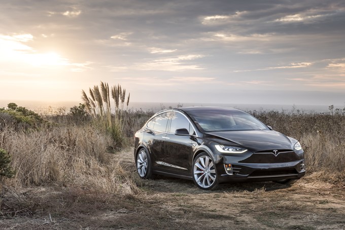 Berita, Tesla-Model-X: Inden Tesla Model X Mencapai 2 Tahun, Ada Apa?