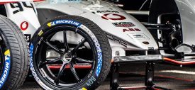 michelin-formula-e-tires-2022-team-crew