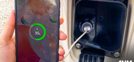 Charge Smartphone di Motor Bikin Aki Soak? Perhatikan Hal Ini!