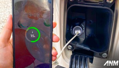 Charge Smartphone di Motor Bikin Aki Soak? Perhatikan Hal Ini!