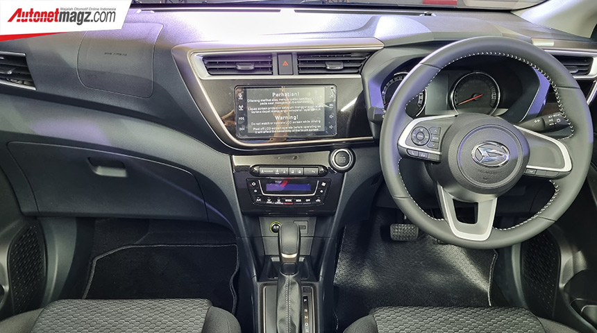 Berita, new-daihatsu-sirion-facelift-2022-tipe-r-dashboard: Penyegaran New Daihatsu Sirion 2022, Fiturnya Makin Lengkap!
