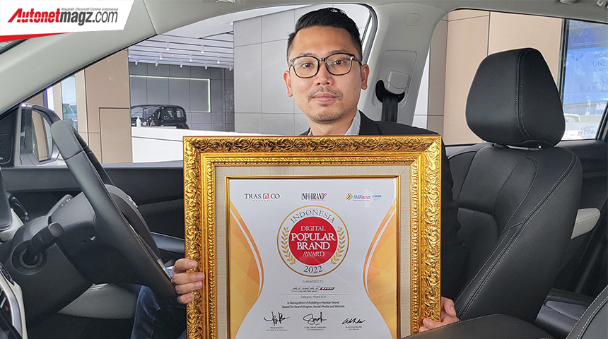 Berita, wuling-award-2: Wuling Almaz RS Raih Penghargaan Indonesia Digital Popular Brand Award 2022
