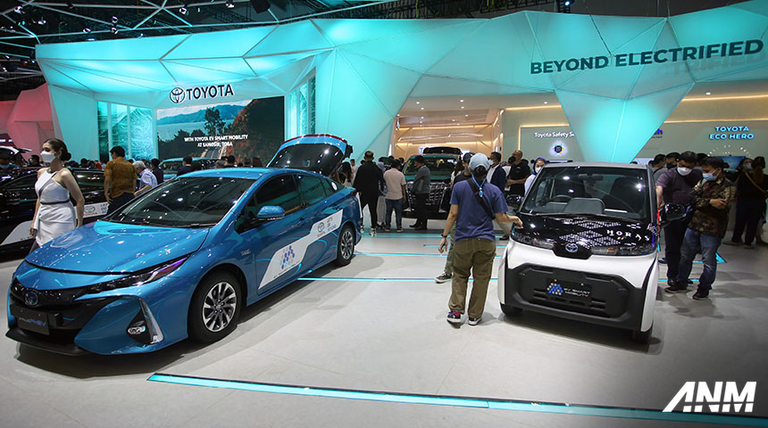 Berita, Toyota GIIAS 2022: Jauh Lewati Hyundai, 5.434 Unit Mobil Toyota Terjual di GIIAS 2022!