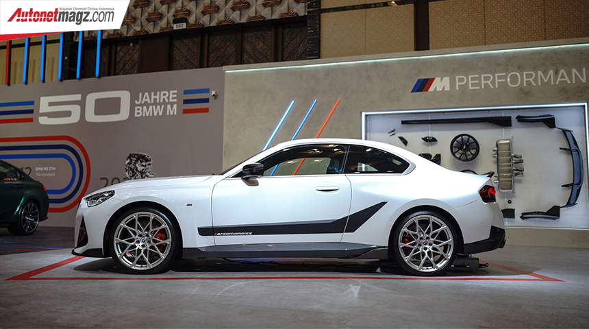 Berita, bmw-2series-coupe-2: GIIAS 2022 : BMW Luncurkan 220i Coupé M Sport, Lengkap dengan M Performance Part!