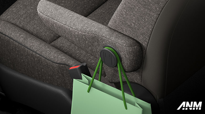 Berita, hook armrest All New Toyota Sienta: All New Toyota Sienta : Interior Mirip Voxy, Tanpa Captain Seat