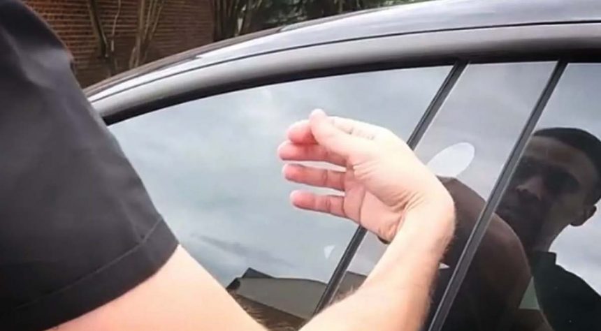 Orang Ini Bisa Menghidupkan Mobil Tanpa Kunci, Kok Bisa? Orang Ini Bisa Menghidupkan Mobil Tanpa Kunci, Kok Bisa?