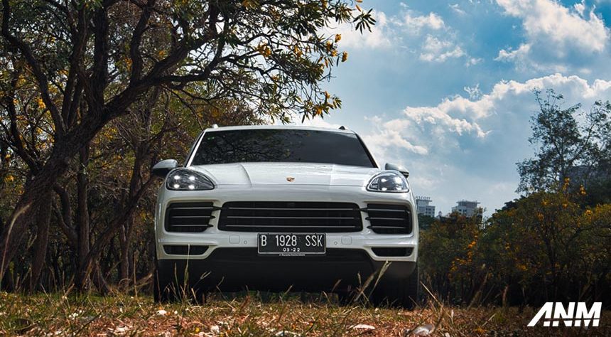 Gallery Porsche Cayenne E-Hybrid Surabaya : Ramah Lingkungan Tapi Buas! Gallery Porsche Cayenne E-Hybrid Surabaya : Ramah Lingkungan Tapi Buas!