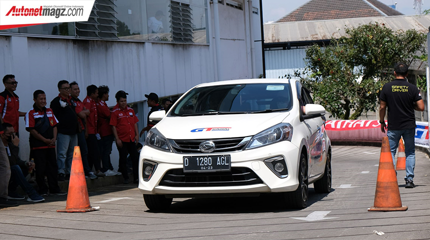 Berita, daihatsu-autoclinic-3: Daihatsu Berikan Tips Berkendara Aman di Auto Clinic Bandung