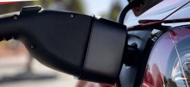 Tesla Merilis Charging Adaptor, Bisa Nge-charge Dimana Saja!
