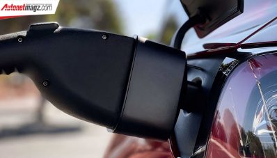 Tesla Merilis Charging Adaptor, Bisa Nge-charge Dimana Saja! Tesla Merilis Charging Adaptor, Bisa Nge-charge Dimana Saja!