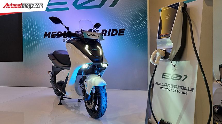 Berita, yamaha-e01-2022-indonesia-front-normal-charging-station: First Ride Yamaha E01 2022, Ini Baru Motor Listrik!