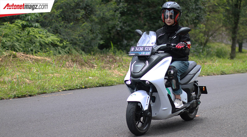 Berita, yamaha-e01-2022-indonesia–lady-bikers-rider-front: First Ride Yamaha E01 2022, Ini Baru Motor Listrik!