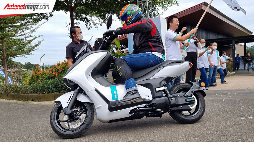 Berita, yamaha-e01-2022-indonesia-rider-side: First Ride Yamaha E01 2022, Ini Baru Motor Listrik!