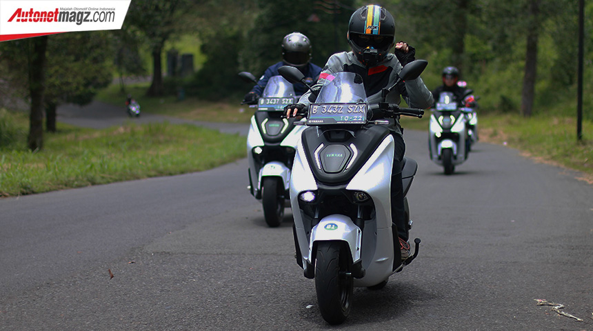 Berita, yamaha-e01-2022-indonesia-thumbnail-front: First Ride Yamaha E01 2022, Ini Baru Motor Listrik!