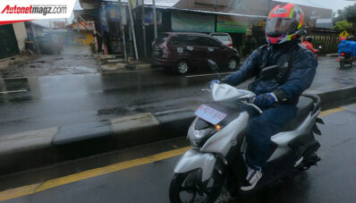 Curah Hujan Tinggi, Yamaha Bagikan Tips Berkendara Aman Curah Hujan Tinggi, Yamaha Bagikan Tips Berkendara Aman