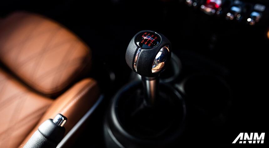 MINI Manual Driving School : Belajar Pakai Transmisi 3 Pedal