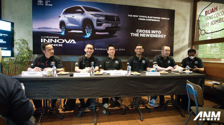 Gallery Launching All New Toyota Kijang Innova Zenix Surabaya : Ramai Peminat!