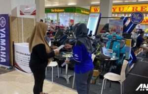 Yamaha bLU cRU Exhibition Hadir di Royal Plaza Surabaya