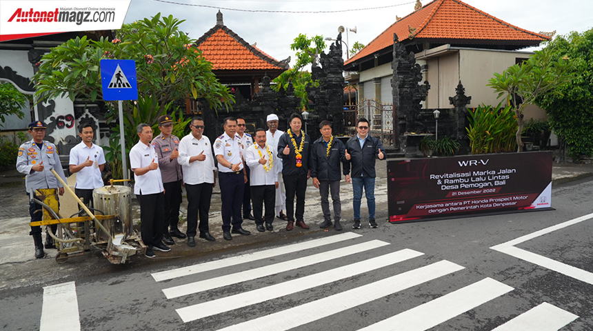 Berita, honda-csr-bali-1: Honda Lakukan Revitalisasi Marka Jalan dan Rambu Lalu Lintas di Desa Pemogan, Bali