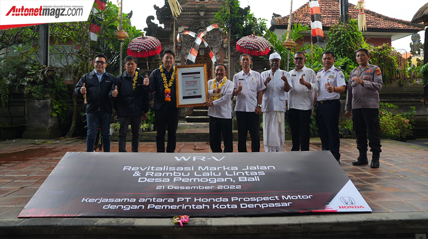 Berita, honda-csr-bali: Honda Lakukan Revitalisasi Marka Jalan dan Rambu Lalu Lintas di Desa Pemogan, Bali