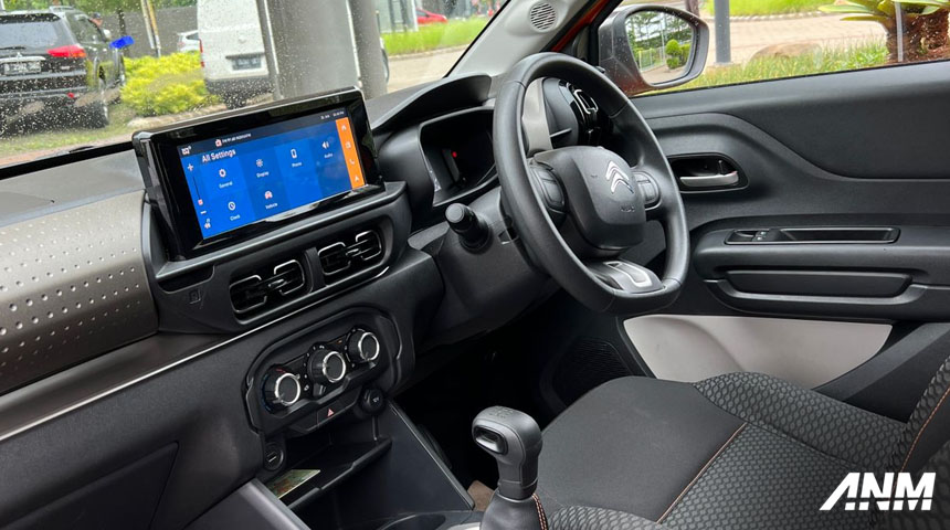 Berita, Interior Citroen C3: Mini Test Drive Citroen C3, Small SUV Ternyaman di Indonesia?
