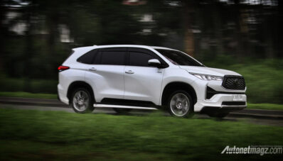 Mencoba EV Mode Toyota Kijang Innova Zenix,  Dapat Segini! Mencoba EV Mode Toyota Kijang Innova Zenix,  Dapat Segini!