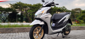 yamaha-freego-s-125-connected-2023-silver-rear-family-day