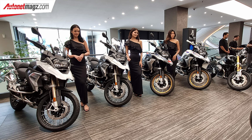 Berita, 2-wheelers-glamour-auto-boutique-jb-group-2023-launch-ladies-spg: 2Wheelers Siap Hadirkan Ragam Sepeda Motor Premium Untuk Indonesia