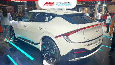 GJAW 2023 : KIA Serahkan Unit Pertama KIA EV6 Kepada Konsumen GJAW 2023 : KIA Serahkan Unit Pertama KIA EV6 Kepada Konsumen
