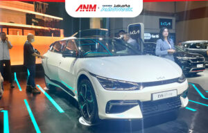 GJAW 2023 : KIA Serahkan Unit Pertama KIA EV6 Kepada Konsumen GJAW 2023 : KIA Serahkan Unit Pertama KIA EV6 Kepada Konsumen