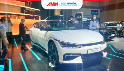 GJAW 2023 : KIA Serahkan Unit Pertama KIA EV6 Kepada Konsumen GJAW 2023 : KIA Serahkan Unit Pertama KIA EV6 Kepada Konsumen