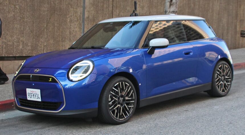 Inilah Wujud Asli dari Generasi Mini Cooper Terbaru, Desainnya Lebih Clean Inilah Wujud Asli dari Generasi Mini Cooper Terbaru, Desainnya Lebih Clean