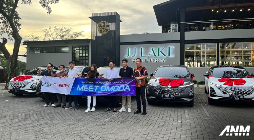 Manang Chery Resmi Serahkan Unit Omoda 5 Pada Konsumen : Suplai Lancar & SPK Laris! Manang Chery Resmi Serahkan Unit Omoda 5 Pada Konsumen : Suplai Lancar & SPK Laris!