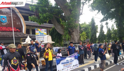 Yamaha Riders Federation Indonesia (YRFI) NTB Gelar Baksos Bagi-Bagi Takjil Yamaha Riders Federation Indonesia (YRFI) NTB Gelar Baksos Bagi-Bagi Takjil