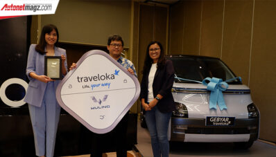 Wuling dan Traveloka Serahkan Air EV Untuk Pemenang Utama Gebyar Traveloka