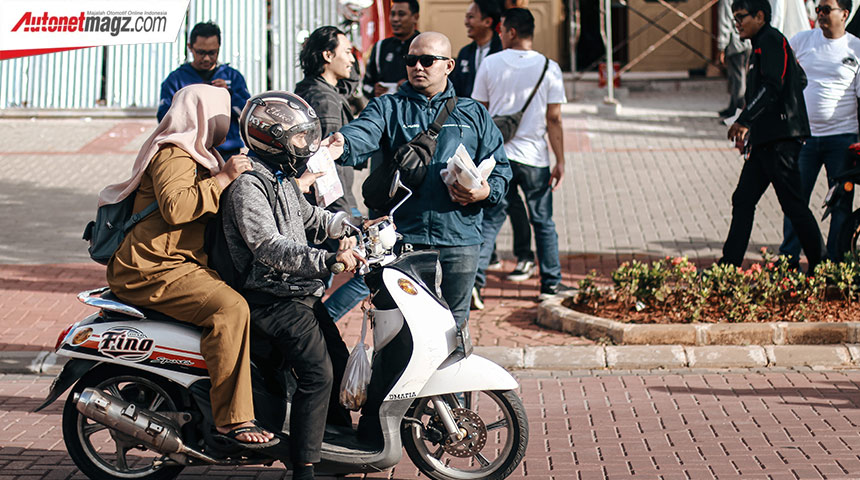 Berita, yamaha-indonesia-ngabuburide-bsd-city-2023-takjil: Ngabuburide Yamaha Indonesia, Riding Sekaligus Berbagi Takjil