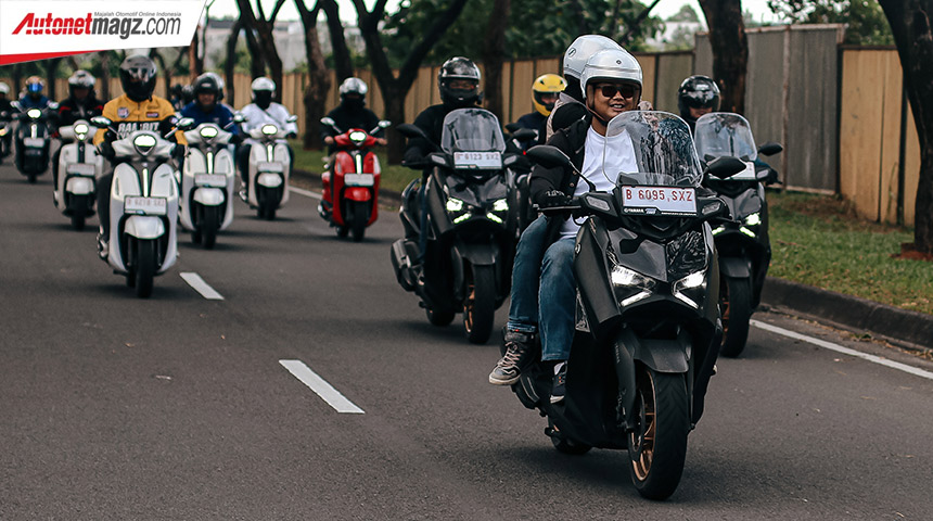 Berita, yamaha-indonesia-ngabuburide-bsd-city-2023-xmax-connected: Ngabuburide Yamaha Indonesia, Riding Sekaligus Berbagi Takjil