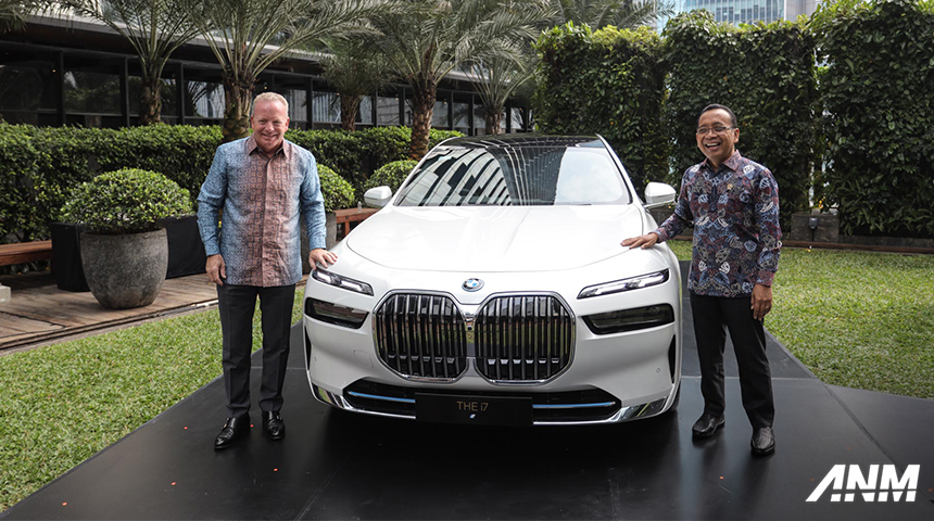 Berita, bmw-i7-ktt-2: BMW i7 Resmi Jadi Sustainable Mobility Partner KTT ke-43 ASEAN PLUS 2023