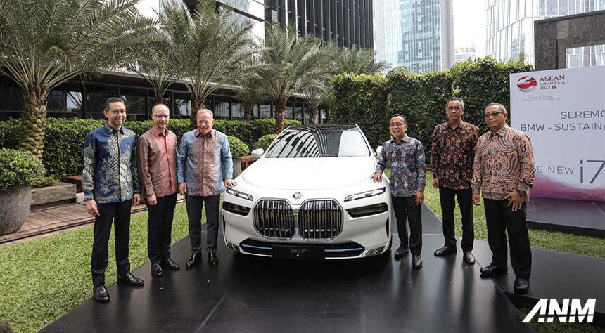BMW i7 Resmi Jadi Sustainable Mobility Partner KTT ke-43 ASEAN PLUS 2023 BMW i7 Resmi Jadi Sustainable Mobility Partner KTT ke-43 ASEAN PLUS 2023