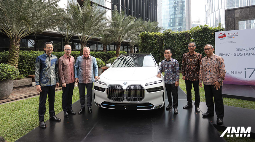 Berita, bmw-i7-ktt: BMW i7 Resmi Jadi Sustainable Mobility Partner KTT ke-43 ASEAN PLUS 2023
