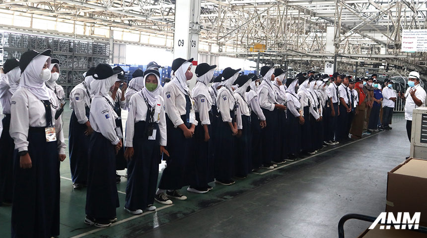 Berita, suzuki-factory-visit-4: Suzuki Ajak Para Pelajar Melihat Langsung Proses Kerja Di Pabrik Perakitan