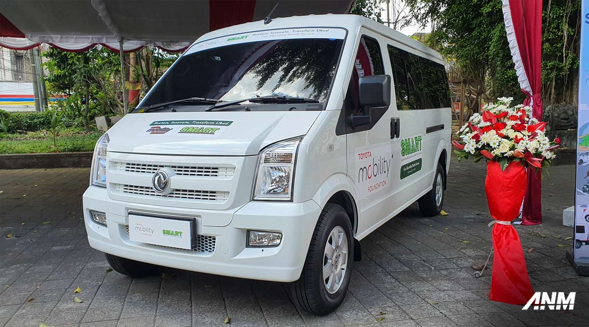Berita, toyota-smart-shuttle-ubud-bali-dfsk-gelora-e-mobil-listrik: Toyota Resmikan Layanan Shuttle Gratis dan Mobilitas Publik di Bali